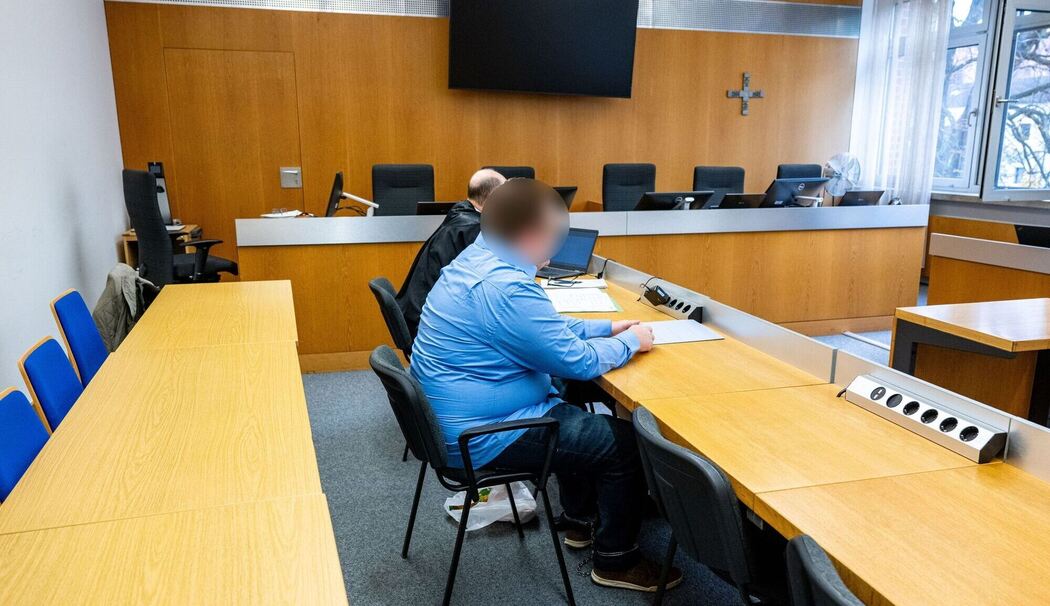 Mann soll Großmutter angezündet haben - Prozessbeginn