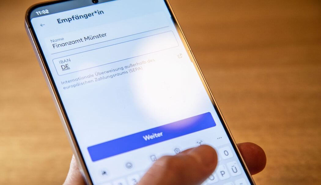 Eine Überweisung per Banking App