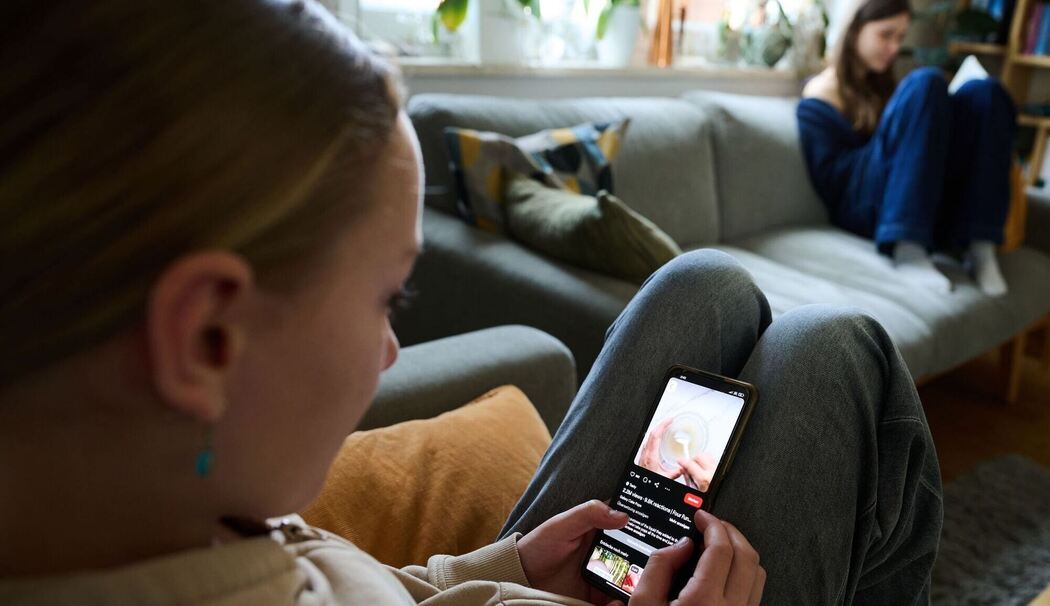 Symbolbild - Smartphone-Nutzung bei Kindern