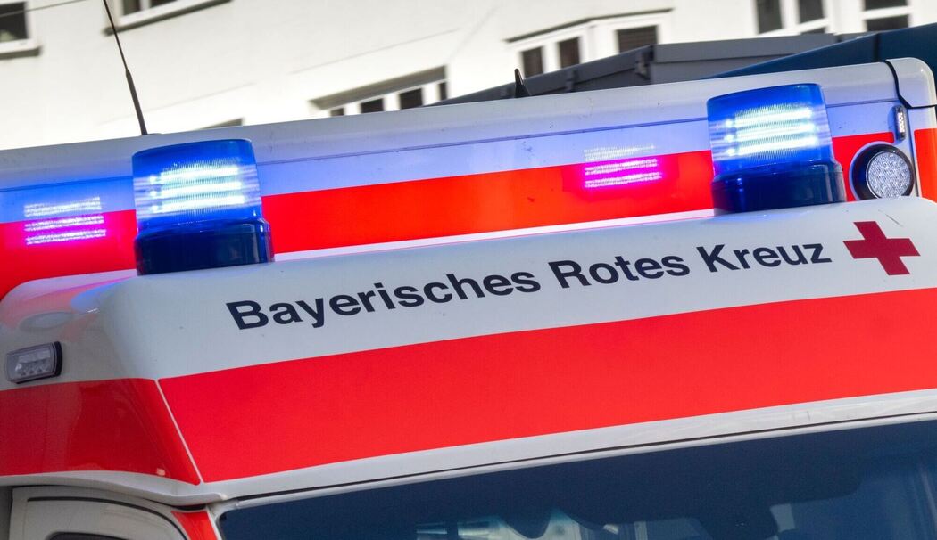 Krankenwagen mit Blaulicht Krankenwagen mit Blaulicht