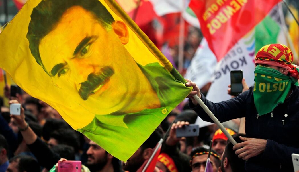 Fahne mit Bild von PKK-Chef Öcalan Fahne mit Bild von PKK-Chef Öcalan