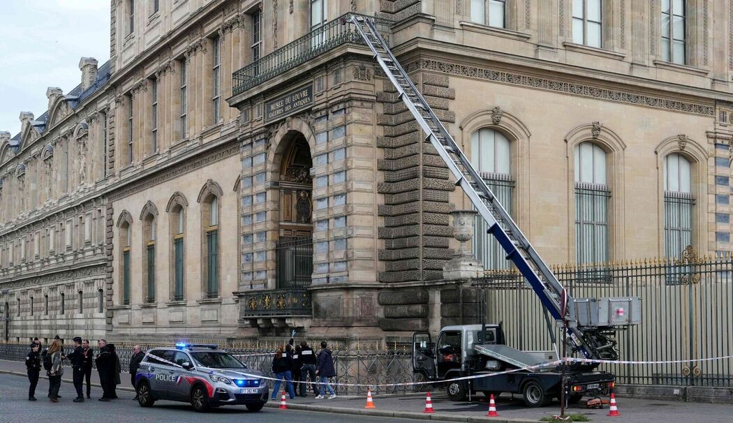 Raubüberfall auf Louvre in Paris Raubüberfall auf Louvre in Paris
