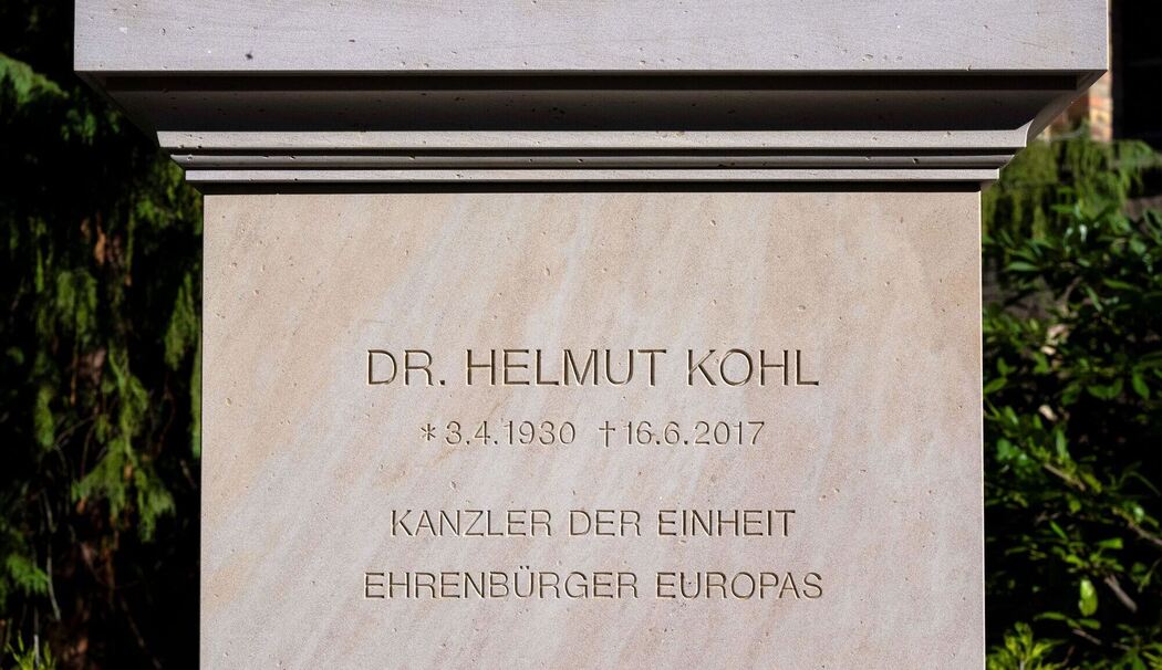 Grab von Helmut Kohl neu gestaltet