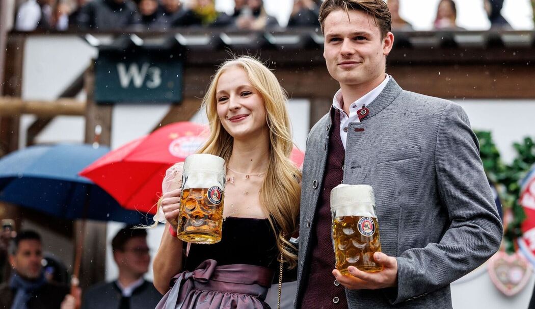 Besuch des FC Bayern München auf dem Oktoberfest Besuch des FC Bayern München auf dem Oktoberfest
