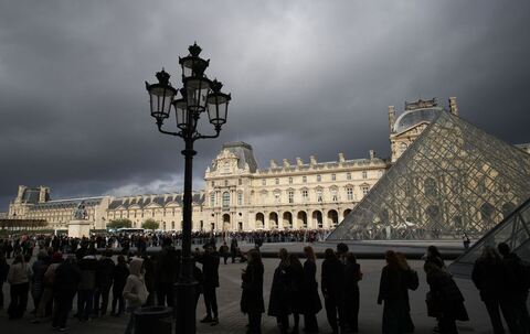 BKA und Interpol fahnden nach gestohlenen Louvre-Juwelen