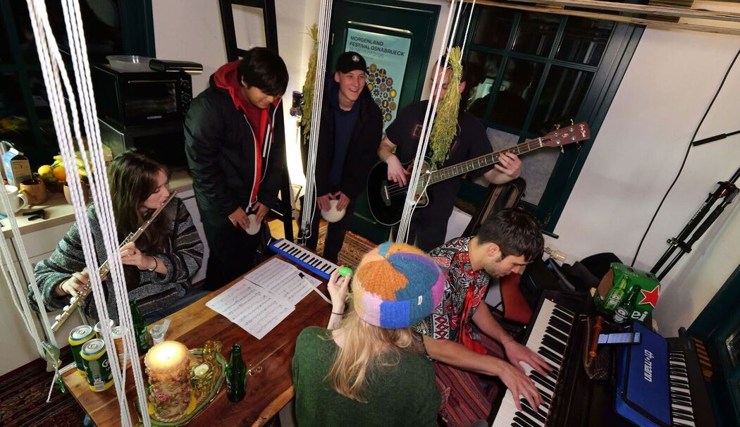 Platz ist in der kleinsten Studenten-Hütte Platz ist in der kleinsten Studenten-Hütte
