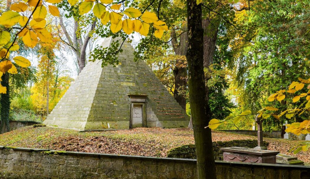 Pyramide in einem Wald im Landkreis Hildesheim Pyramide in einem Wald im Landkreis Hildesheim