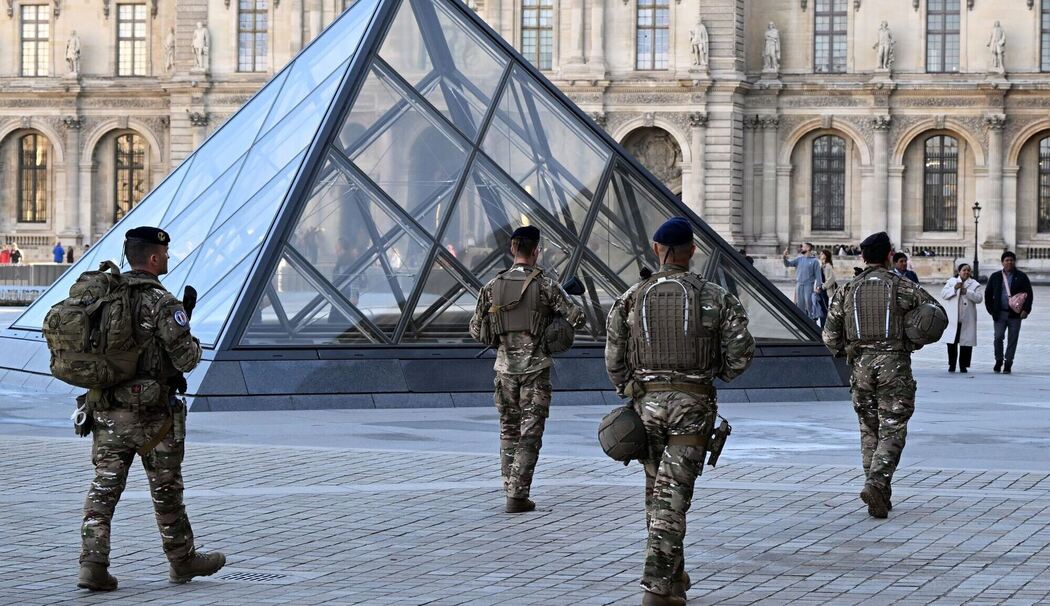 Nach Raubüberfall auf Louvre in Paris Nach Raubüberfall auf Louvre in Paris