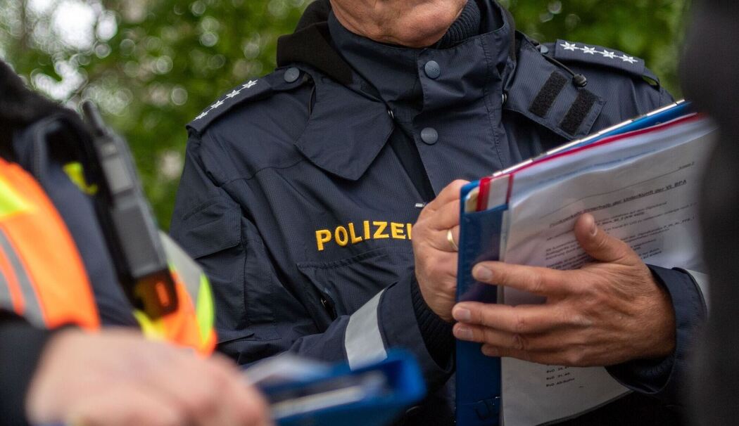 Ein Hauptkommissar macht sich Notizen Ein Hauptkommissar macht sich Notizen