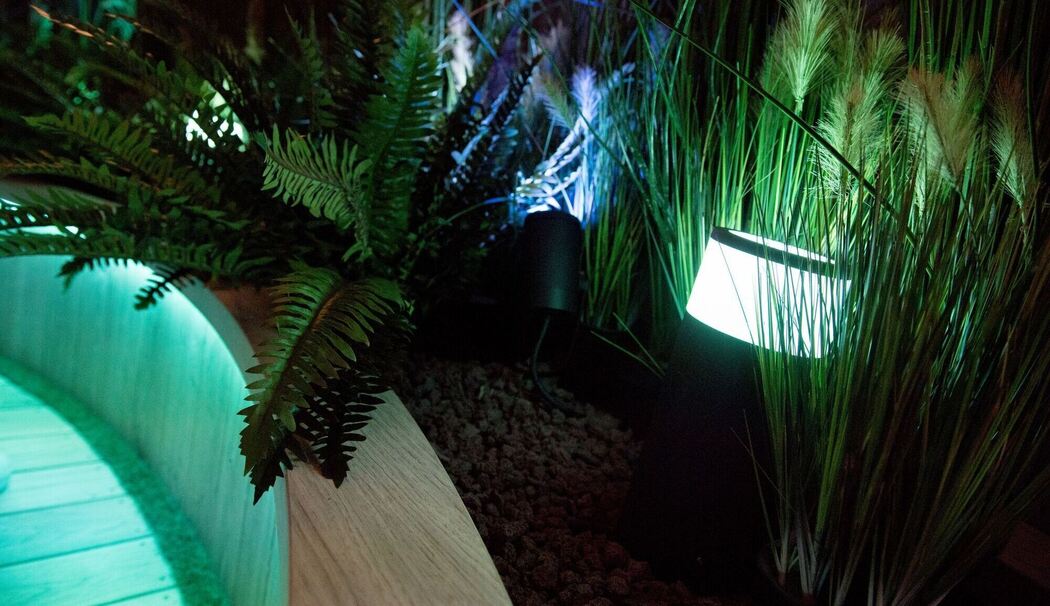 LED-Lightstrip und LED-Leuchte im Outdoor-Bereich LED-Lightstrip und LED-Leuchte im Outdoor-Bereich