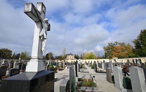 Friedhofsvorbereitungen vor Allerheiligen