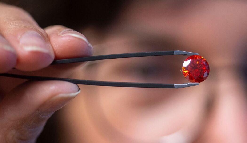 Über den Tod hinaus – Wenn Asche zum Gedenkdiamanten wird