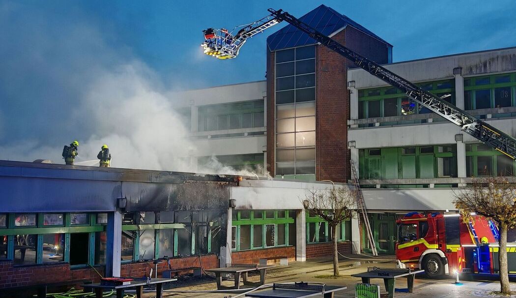 Brand an Schule – Warnung an die Bevölkerung Brand an Schule – Warnung an die Bevölkerung