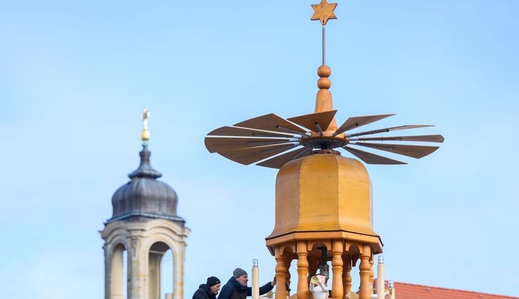 Aufbau Striezelmarkt Dresden Aufbau Striezelmarkt Dresden