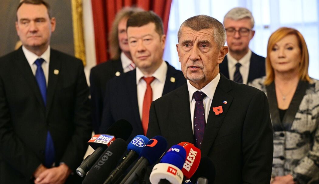 Rechtsbündnis in Tschechien unterschreibt Koalitionsvertrag Rechtsbündnis in Tschechien unterschreibt Koalitionsvertrag