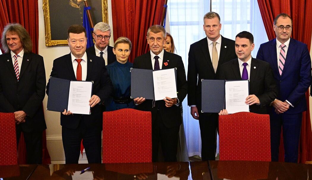 Rechtsbündnis in Tschechien unterschreibt Koalitionsvertrag Rechtsbündnis in Tschechien unterschreibt Koalitionsvertrag