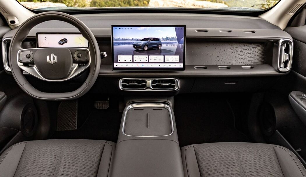 Cockpit im Leapmotor B10