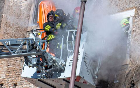 Mittelalterlicher Turm in Rom stürzt ein