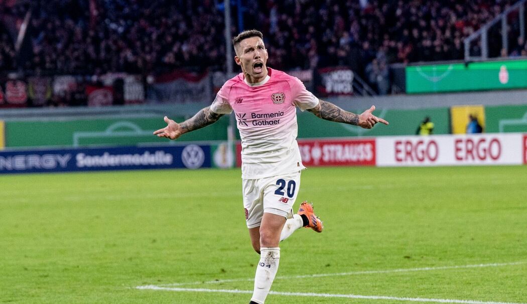 Alejandro Grimaldo jubelt über sein Tor Alejandro Grimaldo jubelt über sein Tor