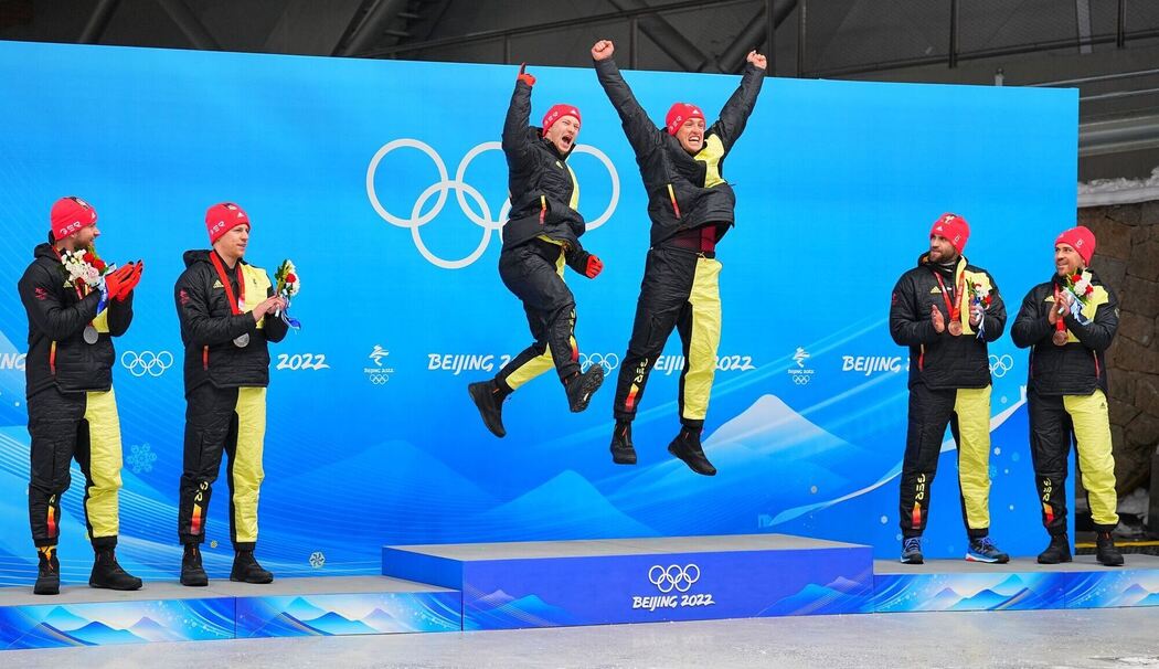 Gold, Silber und Bronze für die Bobfahrer Gold, Silber und Bronze für die Bobfahrer