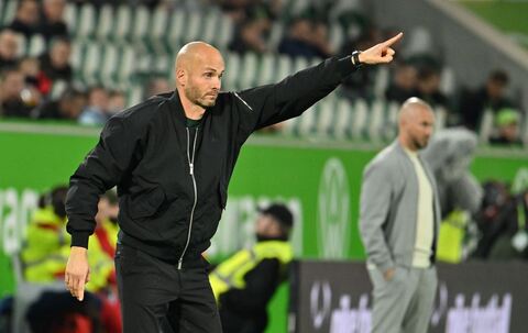 Trainer Paul Simonis vom VfL Wolfsburg