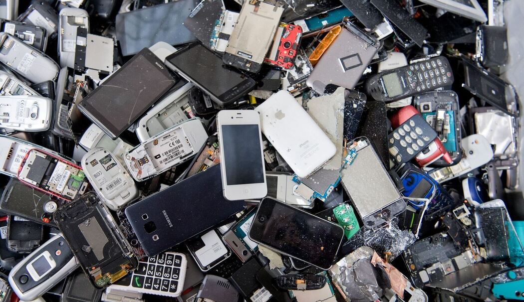 Elektroschrott in einem Container Elektroschrott in einem Container