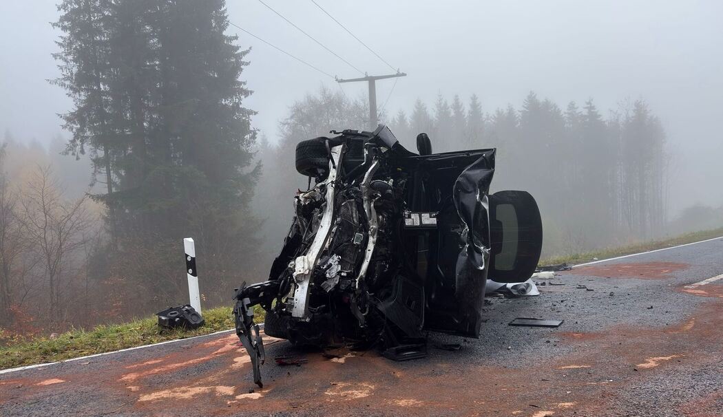 Zwei Tote bei Frontalcrash auf Landstraße