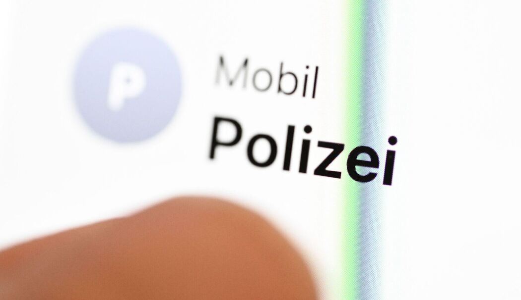 SMYBOLFOTO - Schockanruf SMYBOLFOTO - Schockanruf