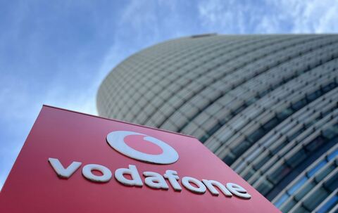 Vodafone-Logo vor Deutschlandzentrale