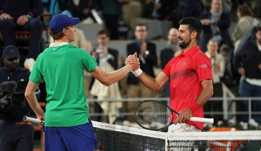 Novak Djokovic (r) und Jannik Sinner Novak Djokovic (r) und Jannik Sinner