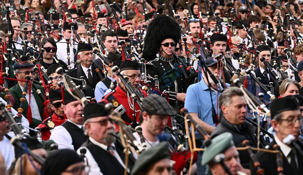 Weltrekordversuch im Dudelsackspielen Weltrekordversuch im Dudelsackspielen