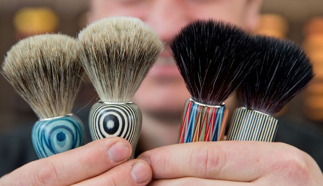 Rasierpinsel mit unterschiedlichen Borsten Rasierpinsel mit unterschiedlichen Borsten