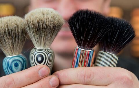 Rasierpinsel mit unterschiedlichen Borsten