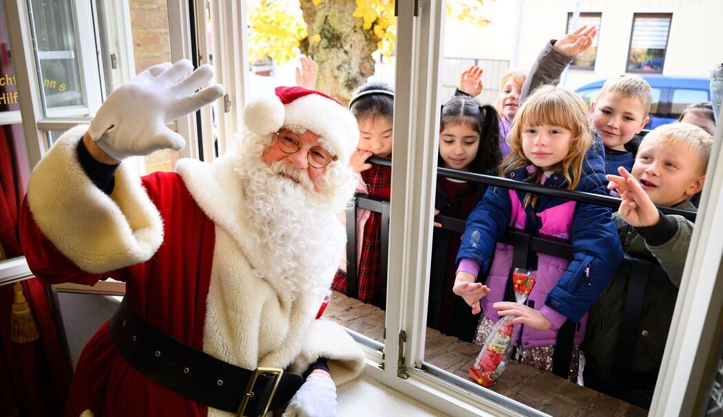 Ankunft des Weihnachtsmannes in Himmelpfort