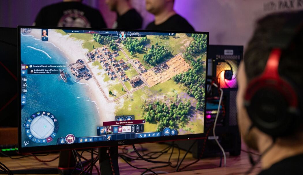 Ein Spieler spielt das Spiel «Anno 117: Pax Romana»