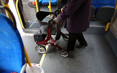 Rollatortraining im Bus