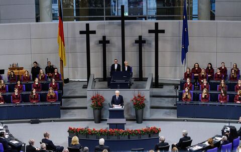 Gedenkveranstaltungen am Volkstrauertag in Berlin - Bundestag