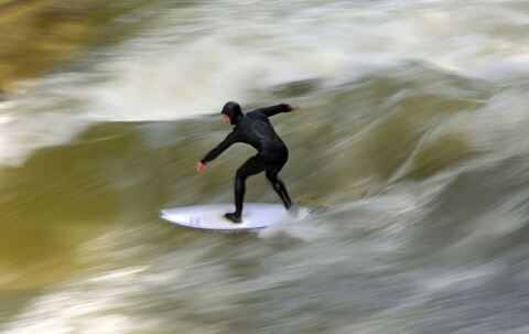 Eisbachwelle München