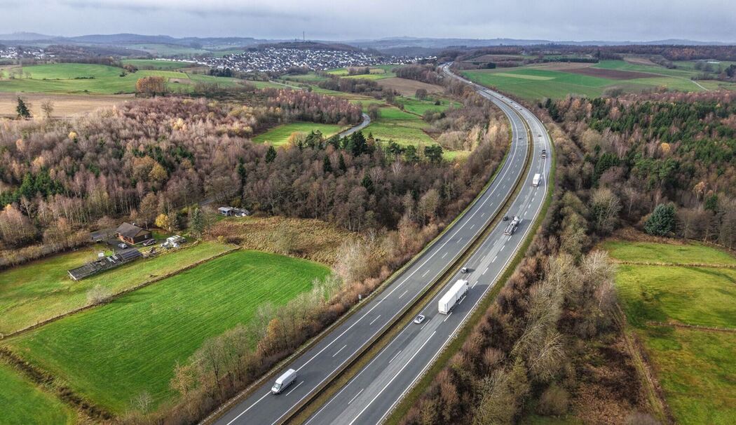 Körperteile auf Autobahn gefunden - Polizei ermittelt