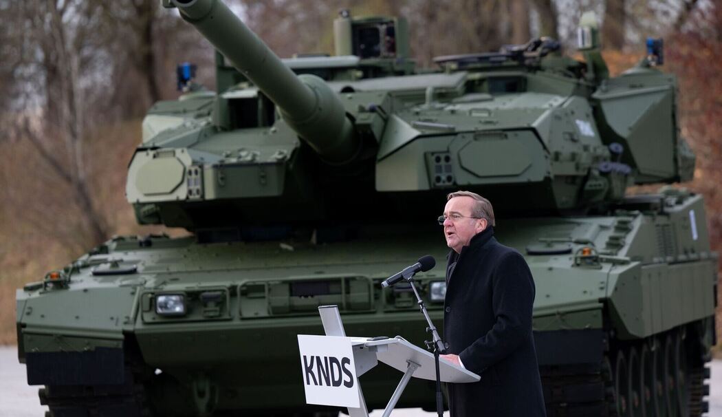 Roll-Out Leopard 2A8 und Panzerhaubitze 2000 Roll-Out Leopard 2A8 und Panzerhaubitze 2000