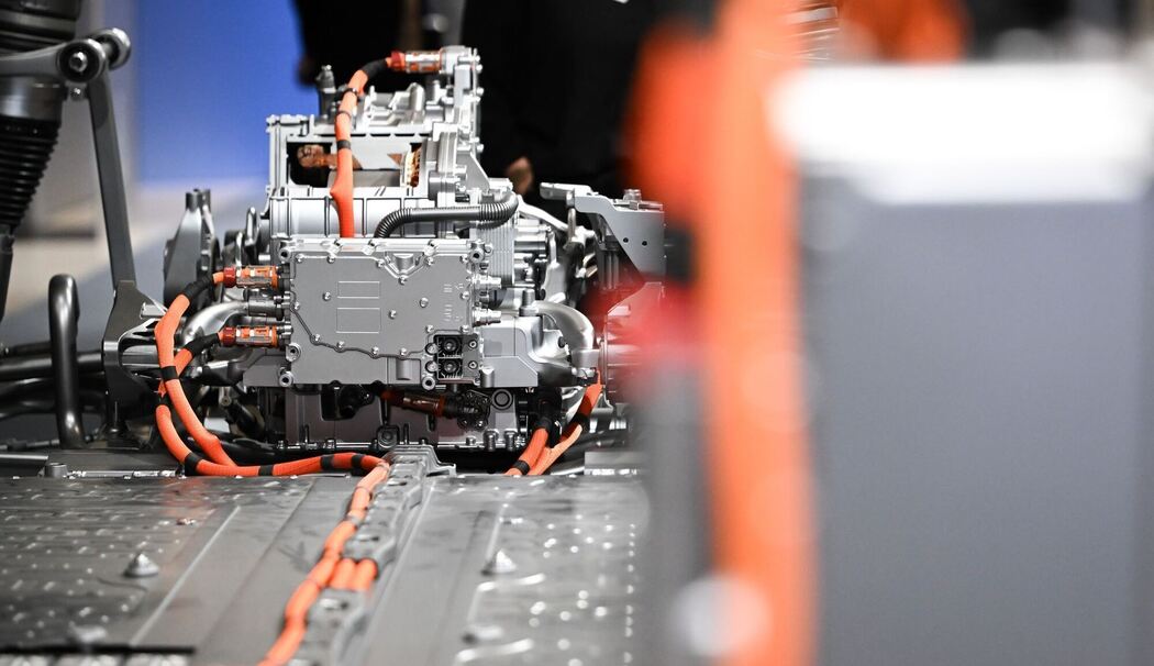 Fahrgestell mit Batterie für ein E-Auto im Mercedes Benz eCampus