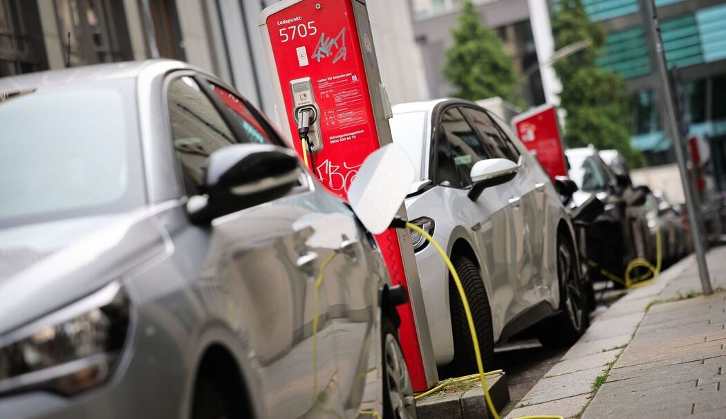 Ladesäule für E-Autos in der Innenstadt von Berlin