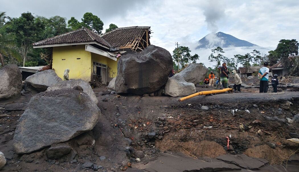 Vulkan Semeru in Indonesien ausgebrochen