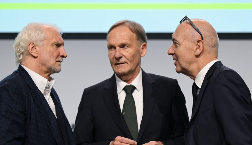 Watzke (M) mit Völler (l) und Neuendorf (r)