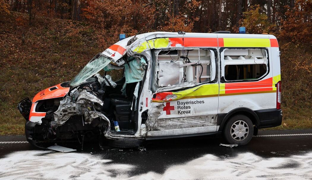Verletzte bei Unfall mit Rettungswagen Verletzte bei Unfall mit Rettungswagen