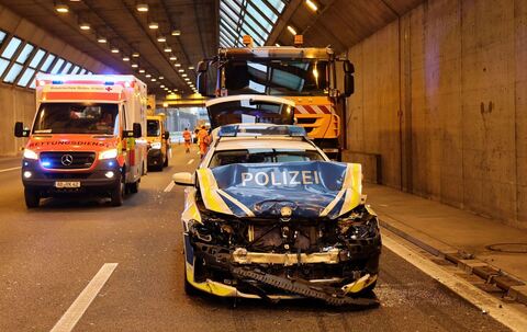 Unfall mit Streifenwagen bei Verfolgungsfahrt auf Autobahn 3