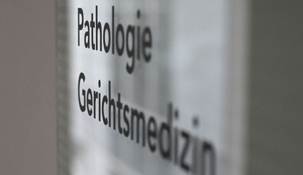 Schild Gerichtsmedizin/Pathologie Schild Gerichtsmedizin/Pathologie