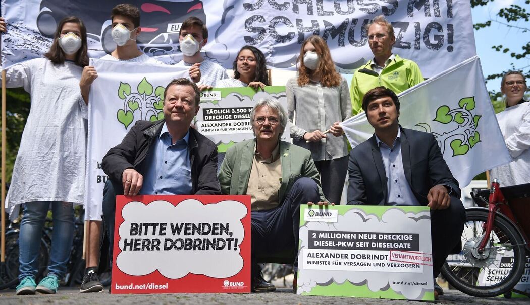 Umweltschützer machen vor Diesel-Spitzengespräch Druck Umweltschützer machen vor Diesel-Spitzengespräch Druck