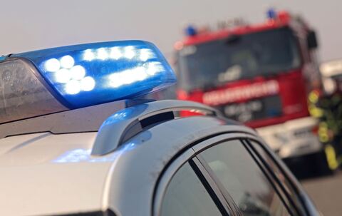 Polizeiwagen und Feuerwehrauto