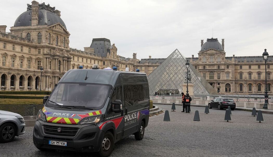 Raubüberfall auf Louvre in Paris